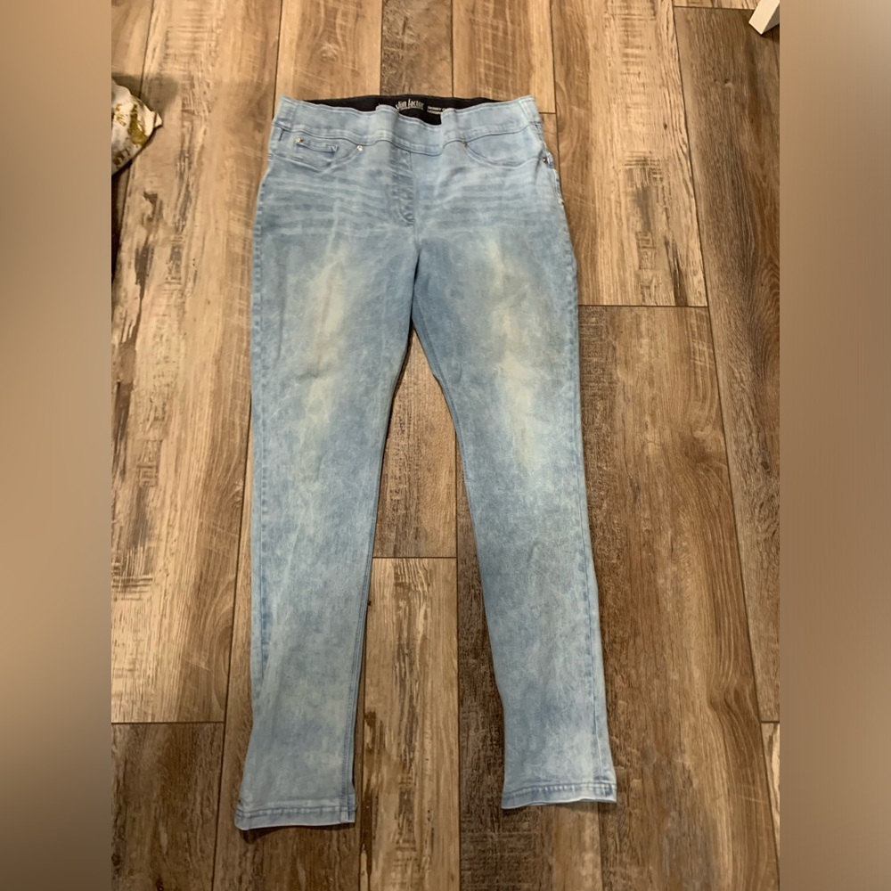 Light wash leggings